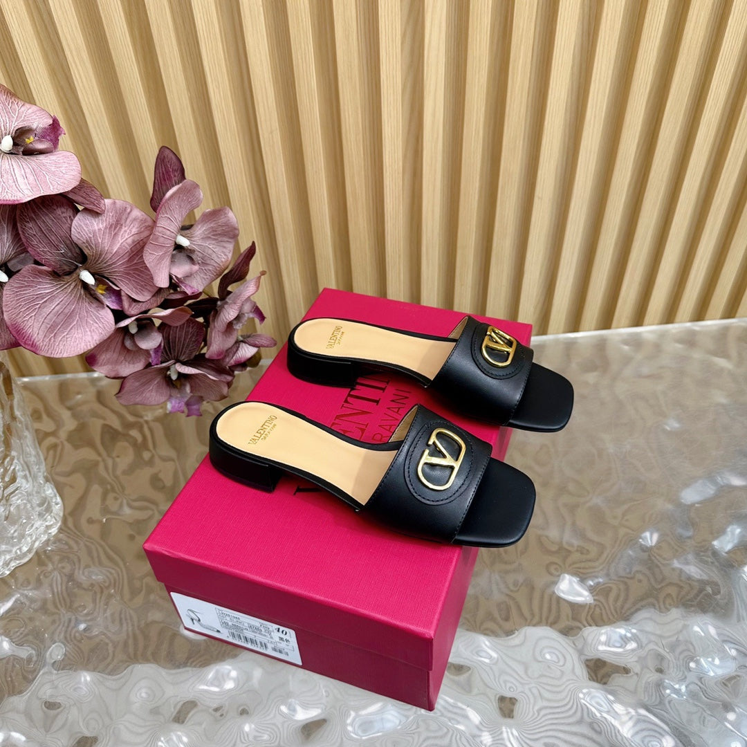 sandals chic